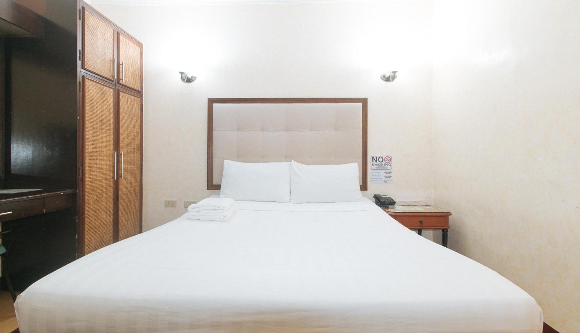 Bliss Hotel Dau Mabalacat Exterior photo