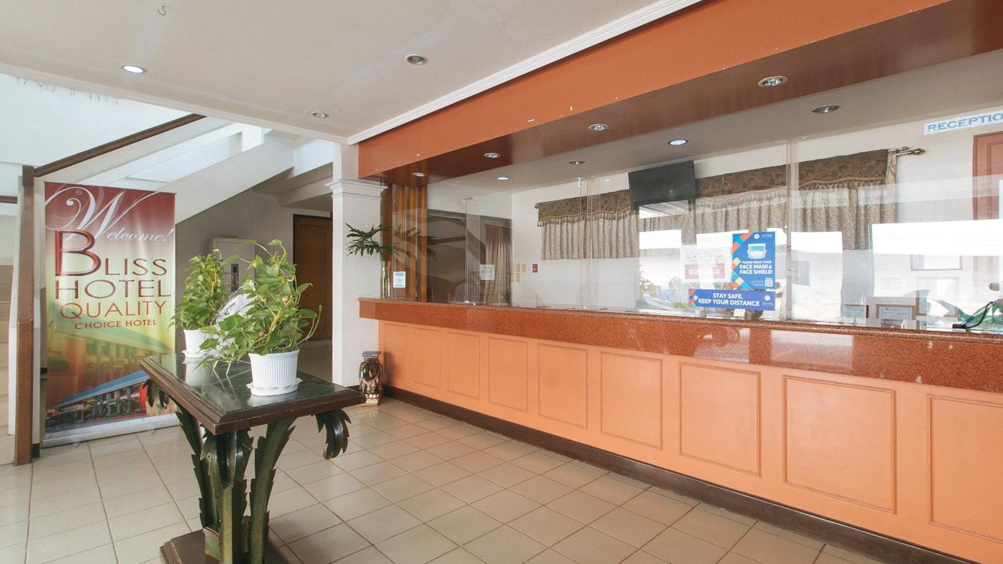 Bliss Hotel Dau Mabalacat Exterior photo