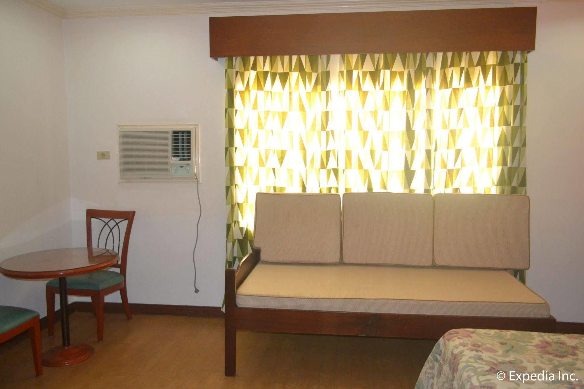 Bliss Hotel Dau Mabalacat Exterior photo