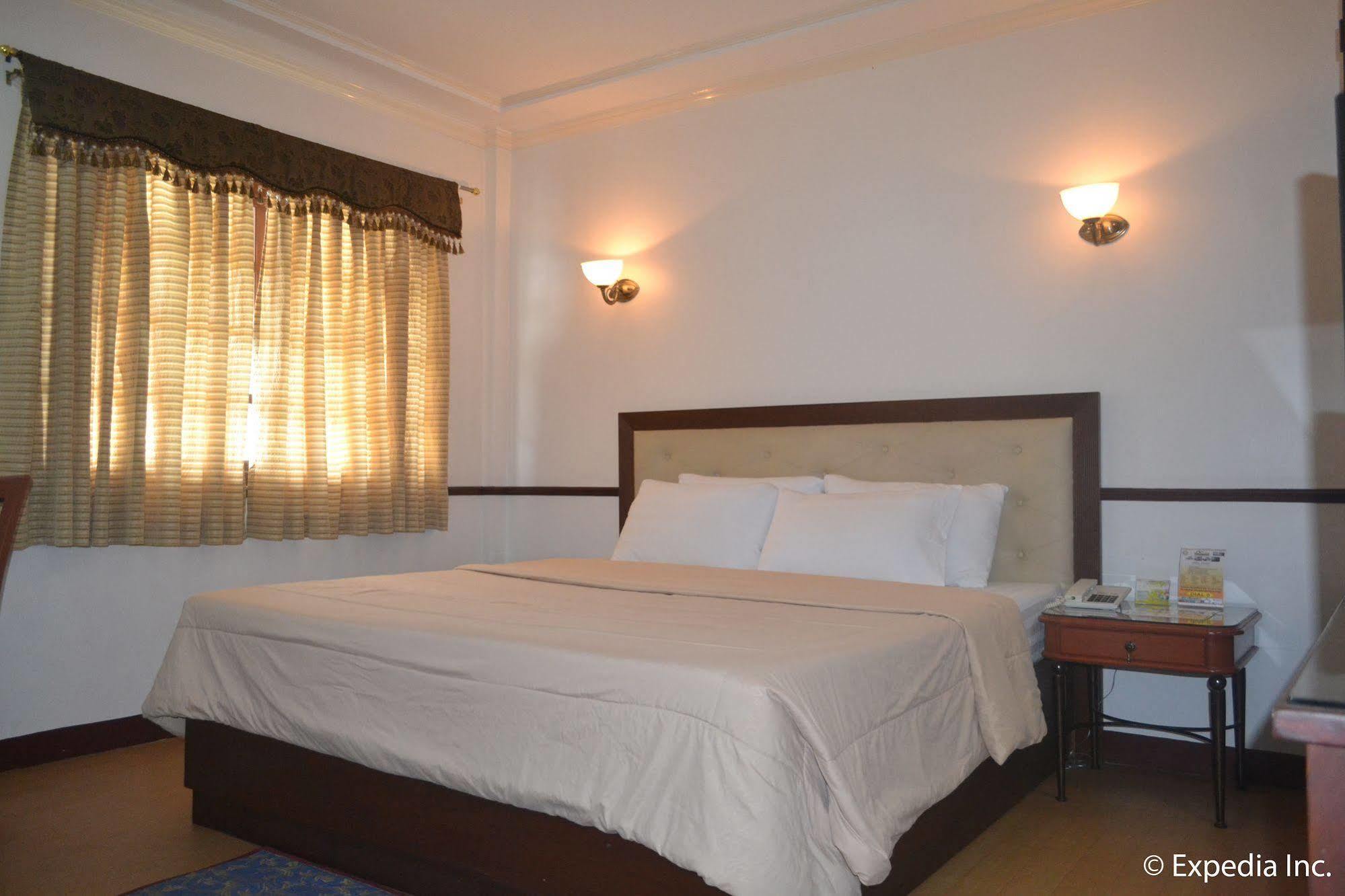 Bliss Hotel Dau Mabalacat Exterior photo
