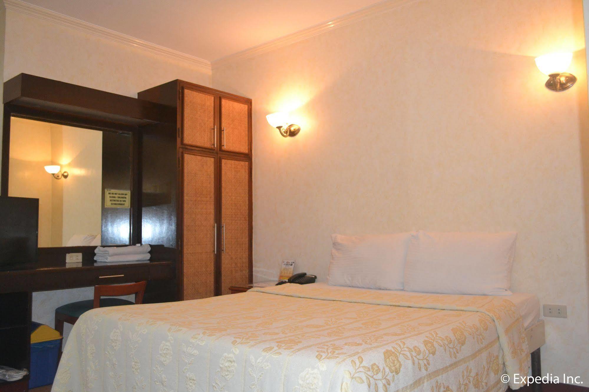 Bliss Hotel Dau Mabalacat Exterior photo