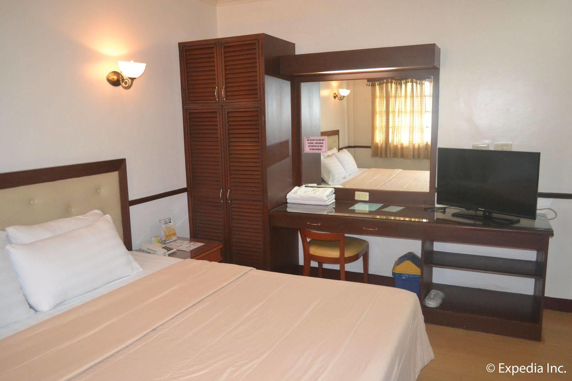 Bliss Hotel Dau Mabalacat Exterior photo