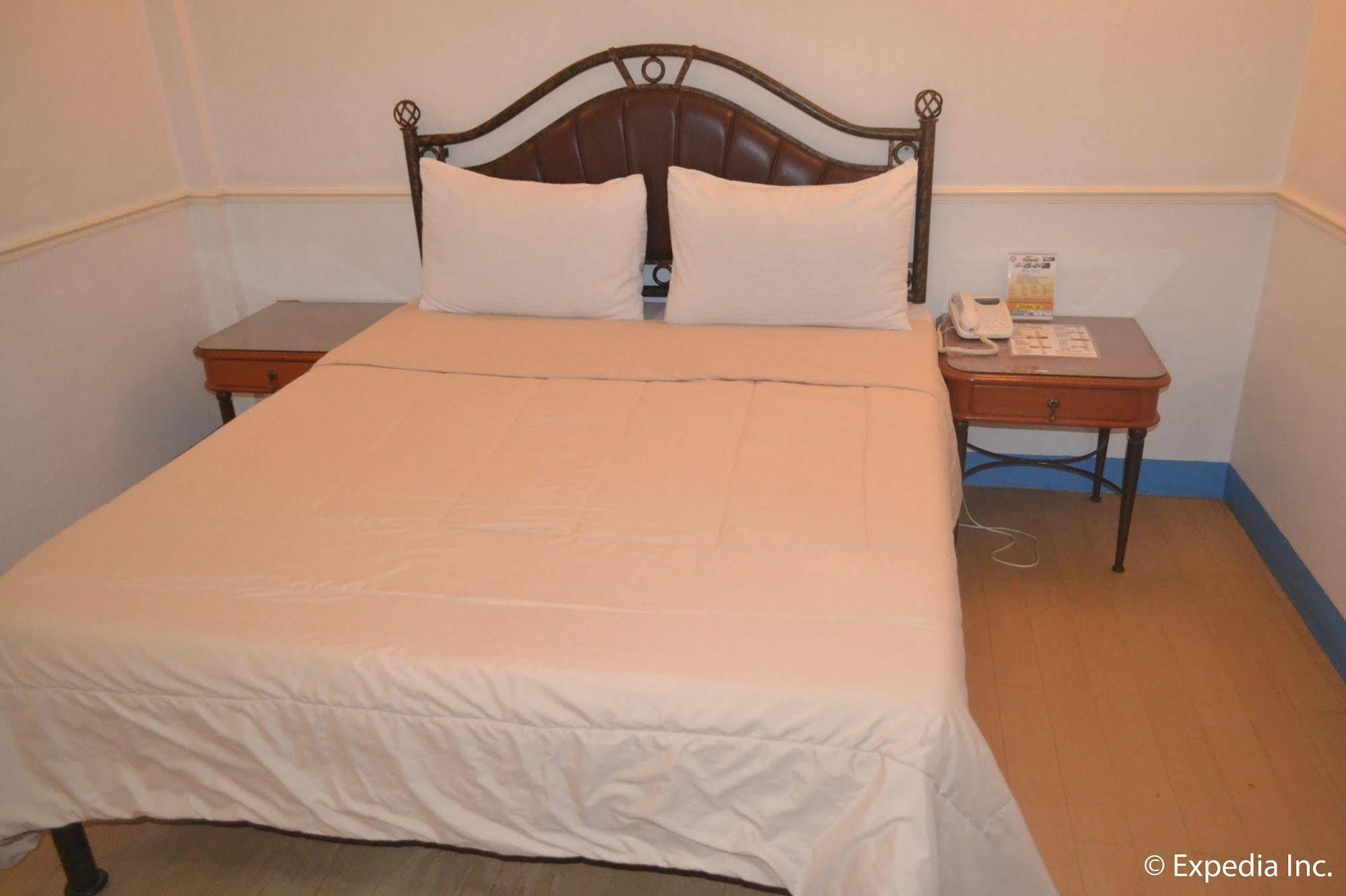 Bliss Hotel Dau Mabalacat Exterior photo